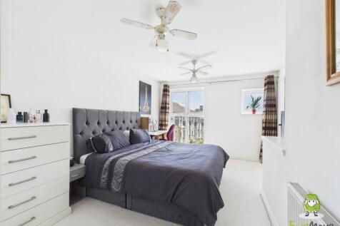EweMove Estate Agents Basingstoke - Sinclair Drive