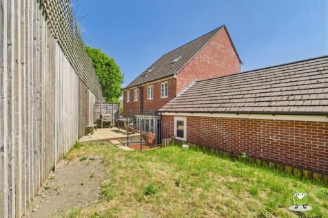 EweMove Estate Agents Basingstoke - Sinclair Drive