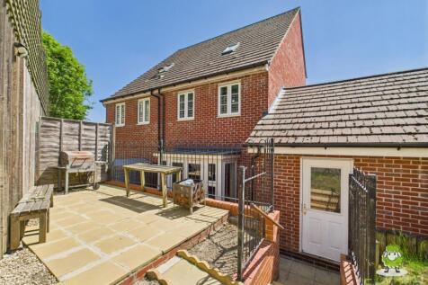 EweMove Estate Agents Basingstoke - Sinclair Drive