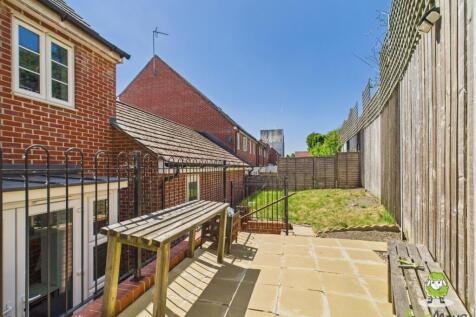 EweMove Estate Agents Basingstoke - Sinclair Drive