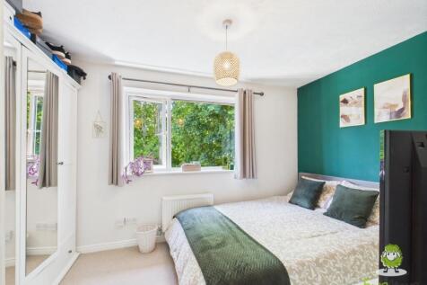 EweMove Estate Agents Basingstoke - Lime Gardens 