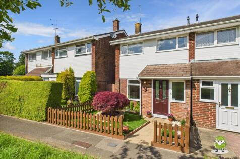 EweMove Basingstoke Estate Agents 22 Fabian Close