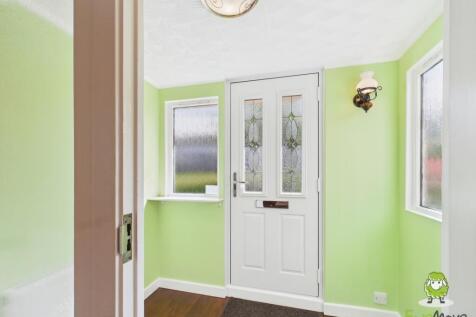 EweMove Basingstoke Estate Agents 22 Fabian Close