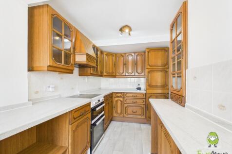 EweMove Basingstoke Estate Agents 22 Fabian Close