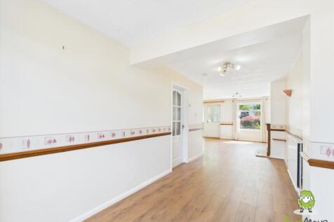 EweMove Basingstoke Estate Agents 22 Fabian Close