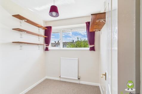 EweMove Basingstoke Estate Agents 22 Fabian Close