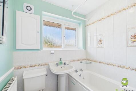 EweMove Basingstoke Estate Agents 22 Fabian Close