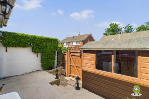 EweMove Basingstoke Estate Agents 22 Fabian Close