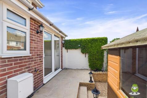 EweMove Basingstoke Estate Agents 22 Fabian Close