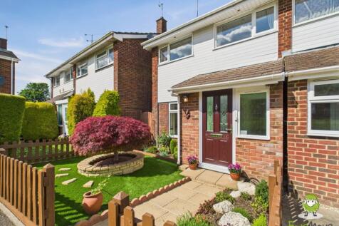 EweMove Basingstoke Estate Agents 22 Fabian Close