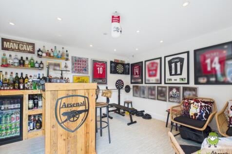 EweMove Estate Agents Basingstoke 7 Basingfield Cl