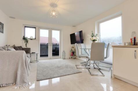 16 Fleetlands EweMove Basingstoke Estate Agents 