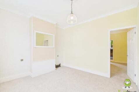 EweMove Basingstoke Estate Agents 78 Winchester Ro