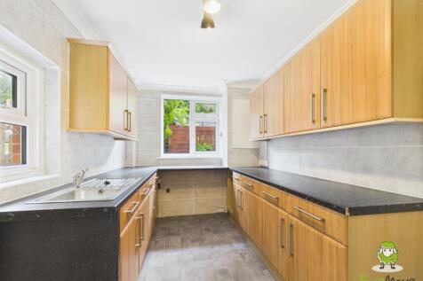 EweMove Basingstoke Estate Agents 78 Winchester Ro