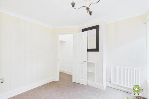 EweMove Basingstoke Estate Agents 78 Winchester Ro