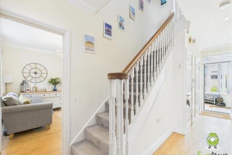 EweMove Basingstoke Estate Agents 17 Gaiger Avenue