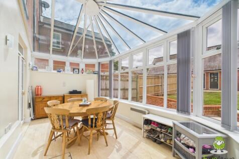 EweMove Basingstoke Estate Agents 17 Gaiger Avenue