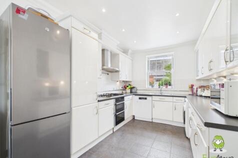 EweMove Basingstoke Estate Agents 17 Gaiger Avenue