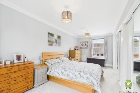 EweMove Basingstoke Estate Agents 17 Gaiger Avenue