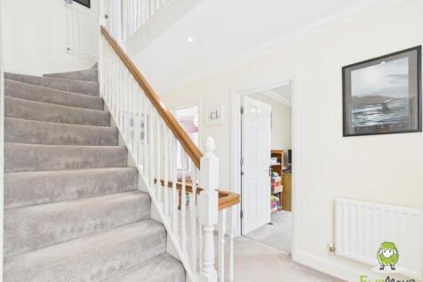 EweMove Basingstoke Estate Agents 17 Gaiger Avenue