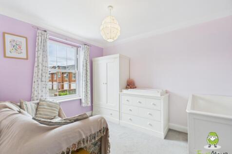 EweMove Basingstoke Estate Agents 17 Gaiger Avenue
