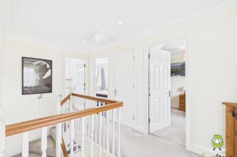 EweMove Basingstoke Estate Agents 17 Gaiger Avenue