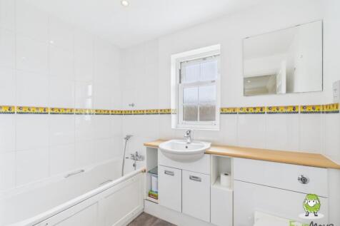 EweMove Basingstoke Estate Agents 17 Gaiger Avenue