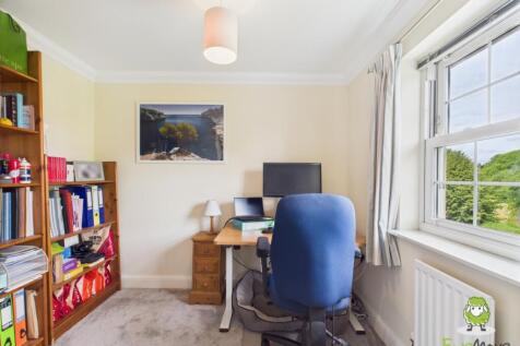 EweMove Basingstoke Estate Agents 17 Gaiger Avenue