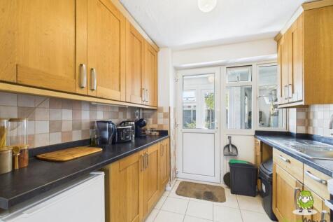 EweMove Estate Agents Basingstoke - Paddock Road 