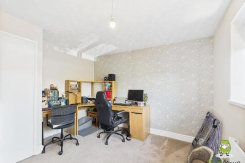 EweMove Estate Agents Basingstoke - Paddock Road 