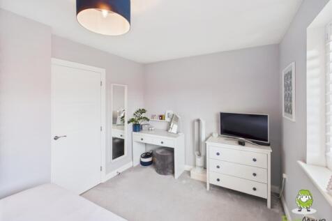 EweMove Basingstoke Church Acre Bedroom One