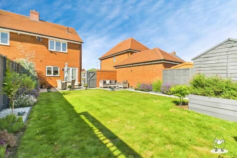 EweMove Basingstoke Church Acre Rear Garden