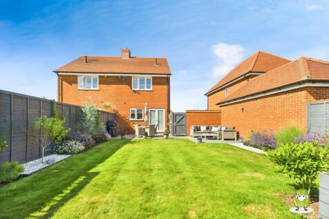 EweMove Basingstoke Church Acre Rear Garden Extern
