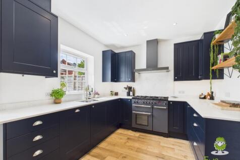 EweMove Basingstoke Estate Agents 21 Gaiger Avenue
