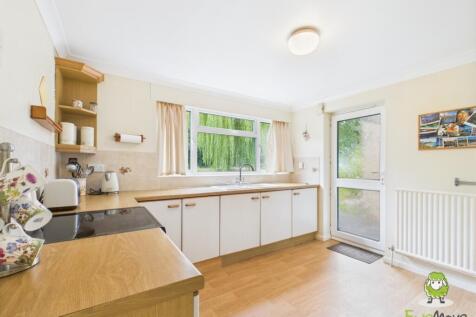 EweMove Estate Agents Basingstoke - Coniston Road 