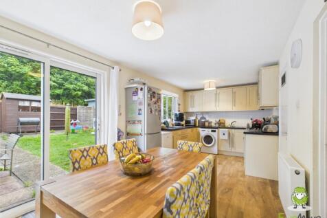 Ewemove Basingstoke Gainsborough Road Kitchen