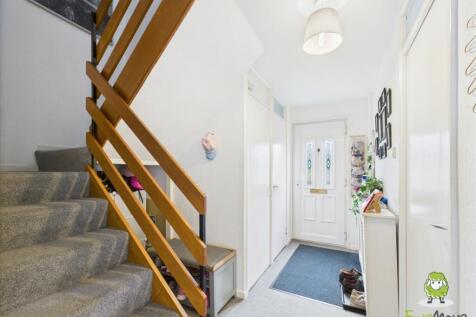 Ewemove Basingstoke Gainsborough Road Hallway