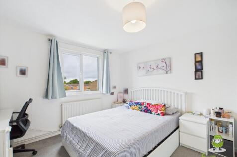 Ewemove Basingstoke Gainsborough Road Bedroom One