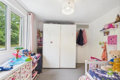 Ewemove Basingstoke Gainsborough Road Bedroom Two