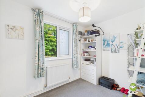 Ewemove Basingstoke Gainsborough Road Bedroom Thre