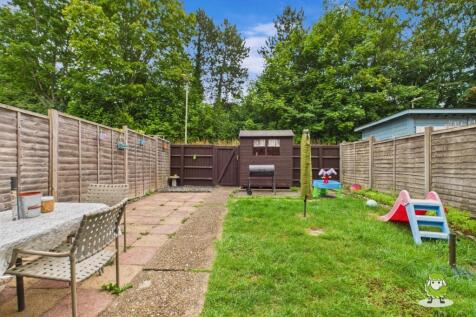 Ewemove Basingstoke Gainsborough Road Rear Garden