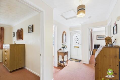 EweMove Estate Agents Basingstoke - 14 Lambs Row