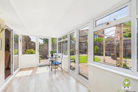 EweMove Estate Agents Basingstoke - 14 Lambs Row