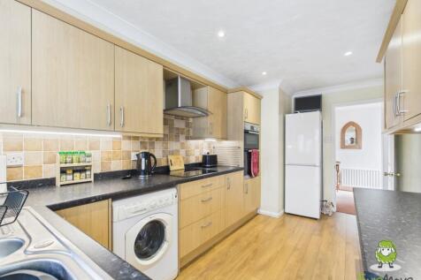 EweMove Estate Agents Basingstoke - 14 Lambs Row