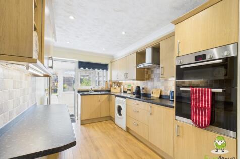 EweMove Estate Agents Basingstoke - 14 Lambs Row