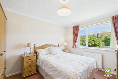 EweMove Estate Agents Basingstoke - 14 Lambs Row