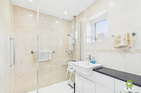 EweMove Estate Agents Basingstoke - 14 Lambs Row