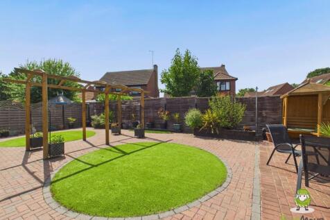 EweMove Estate Agents Basingstoke - 14 Lambs Row