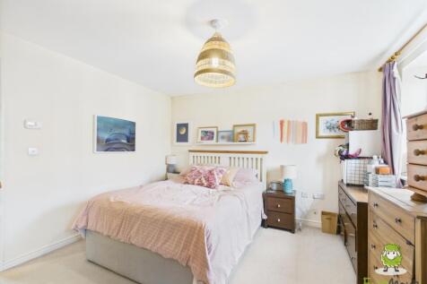 EweMove Estate Agents Basingstoke - Wolfson Drive 