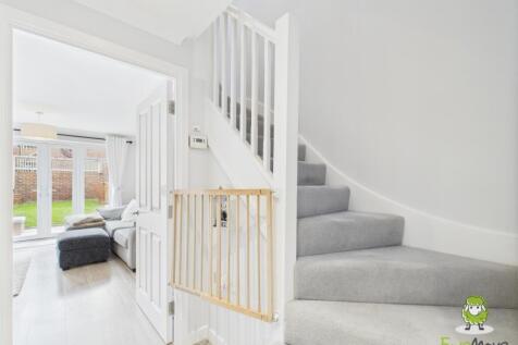 EweMove Estate Agents Basingstoke - Amport Road